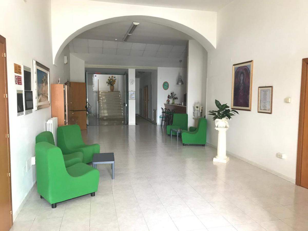 فندق Centro Di Spiritualita Madonna Della Nova أوستوني المظهر الخارجي الصورة
