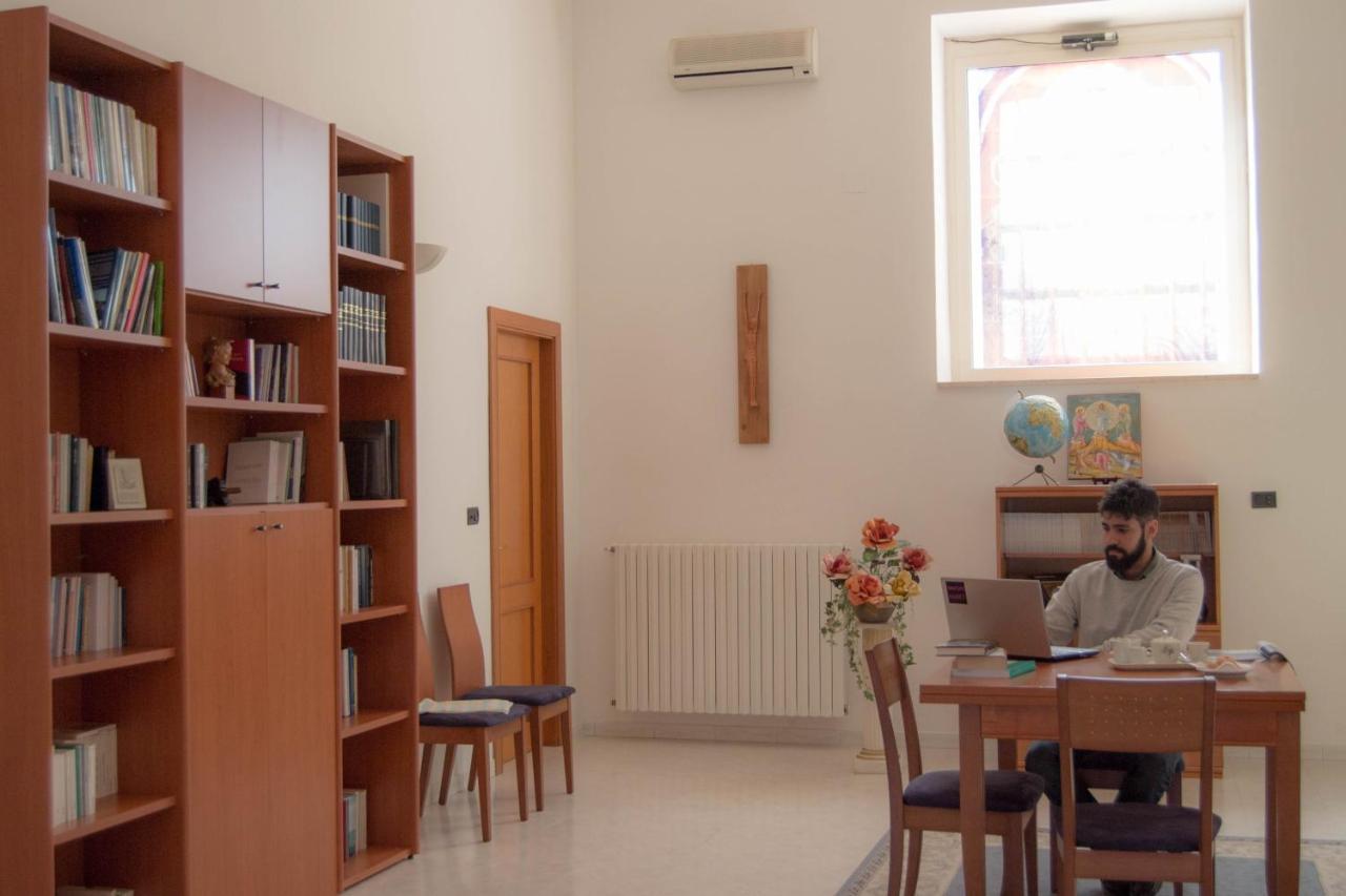 فندق Centro Di Spiritualita Madonna Della Nova أوستوني المظهر الخارجي الصورة